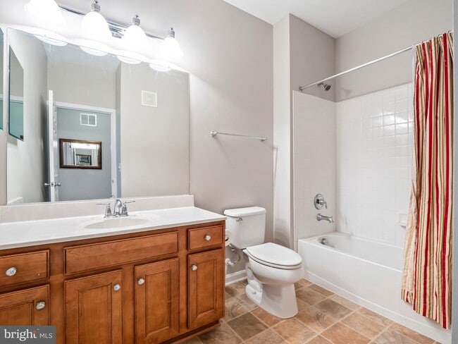Building Photo - 43889 Centergate Dr