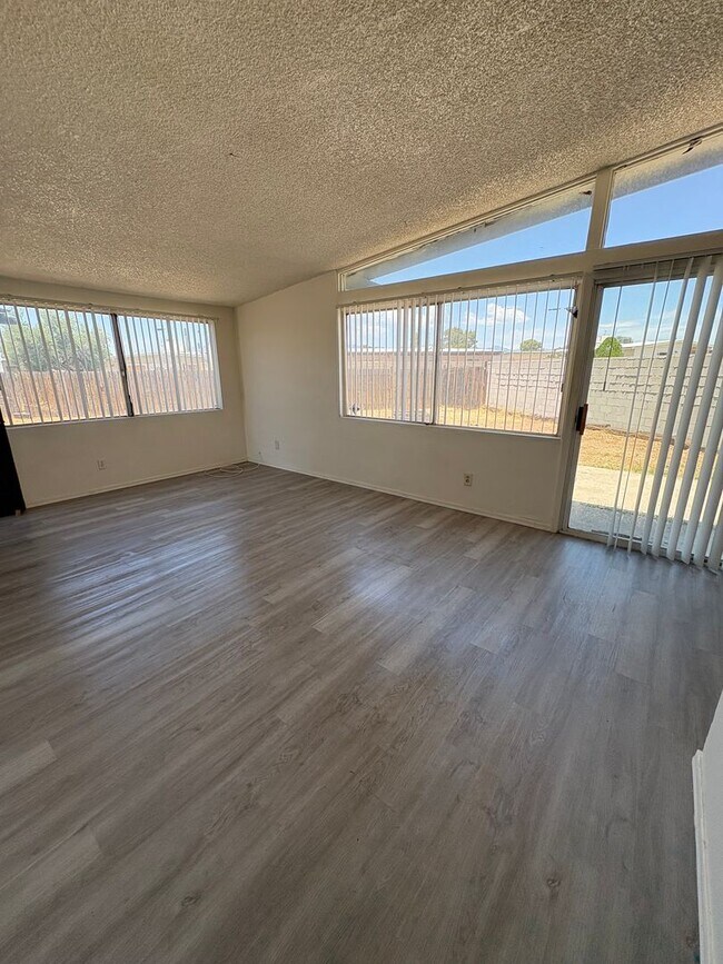 Building Photo - Cozy 3 bedroom 1 bathroom SFR