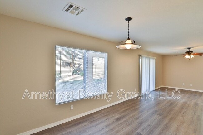 Building Photo - 11706 W Sunnyside Dr