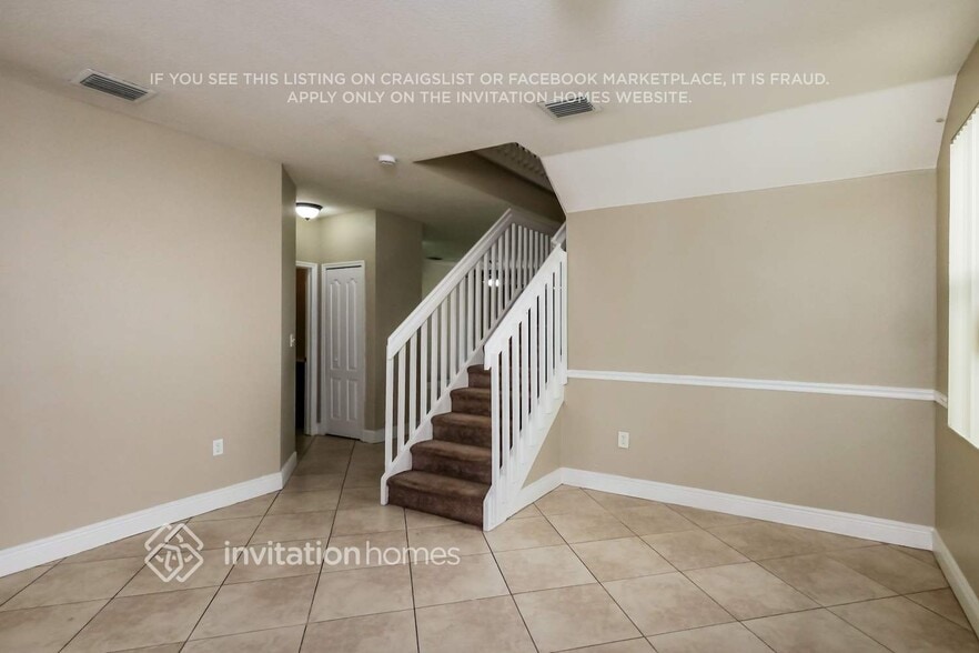 Building Photo - 3720 SW 69th Ave