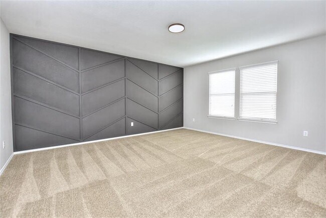Building Photo - 204 Russet Trl