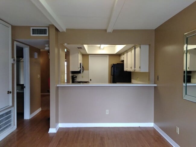 Building Photo - Village Green Townhouse for Lease!