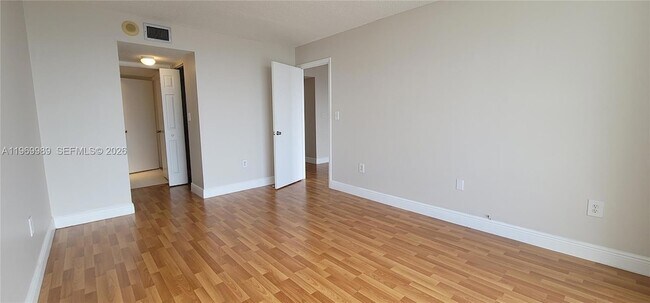 Building Photo - 1300 NE Miami Gardens Dr