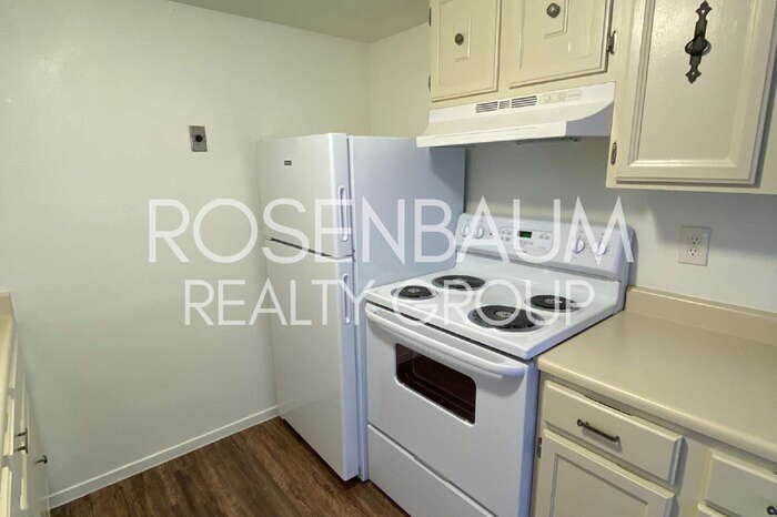 Building Photo - 2625 N Alvernon Way