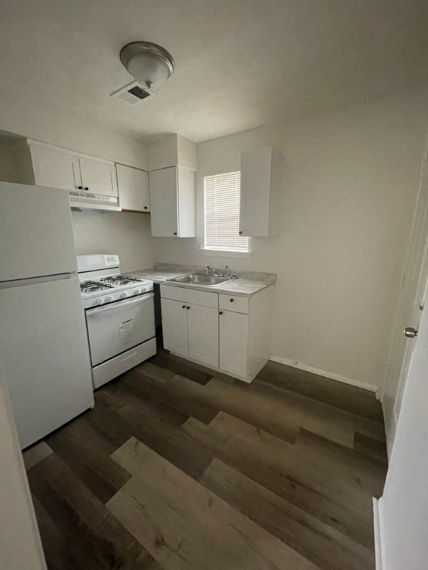 Building Photo - 2411 Talonwood Dr