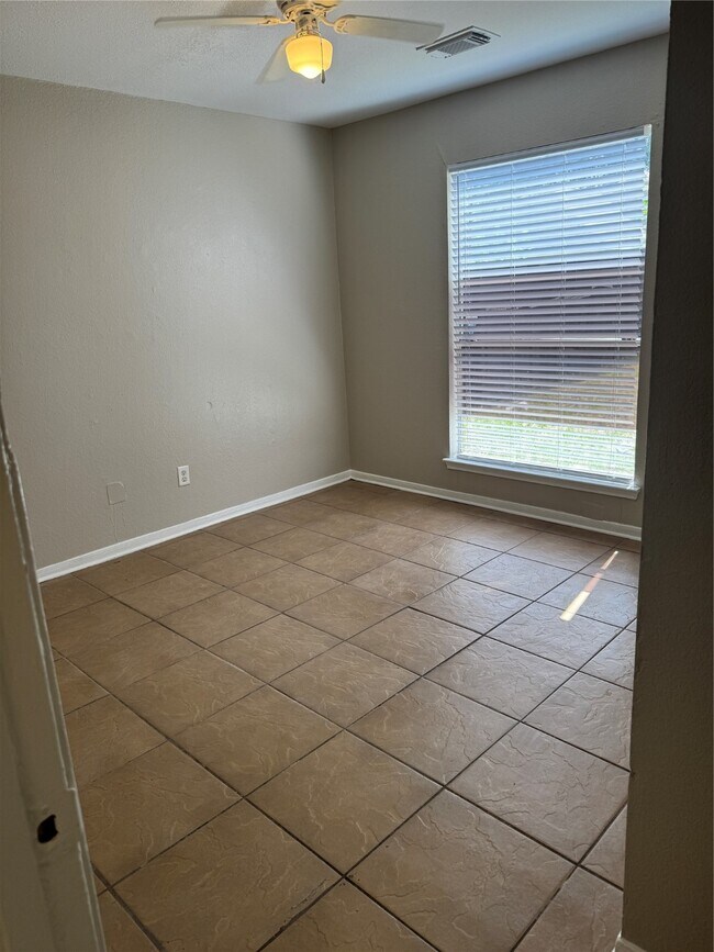 Building Photo - 6430 Garden Canyon Dr