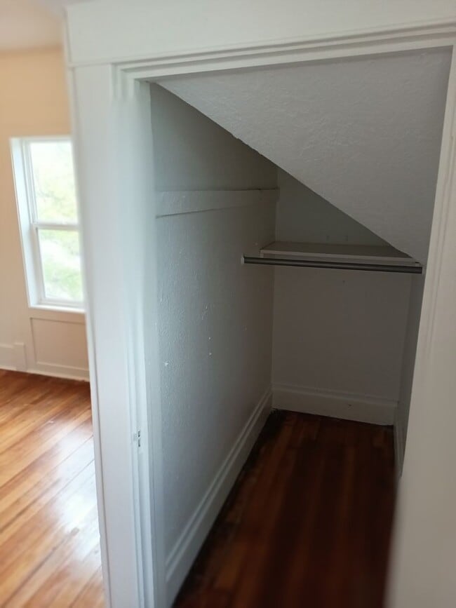 Building Photo - MOVE IN READY!  EASY QUALIFY!