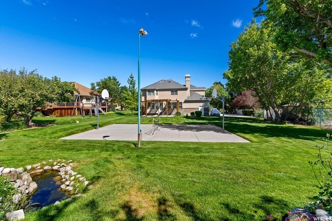 Building Photo - Huge Jordan Canal Rd Home on Half Acre Pro...