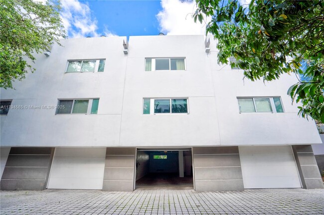 Building Photo - 7541 SW 61st Ave