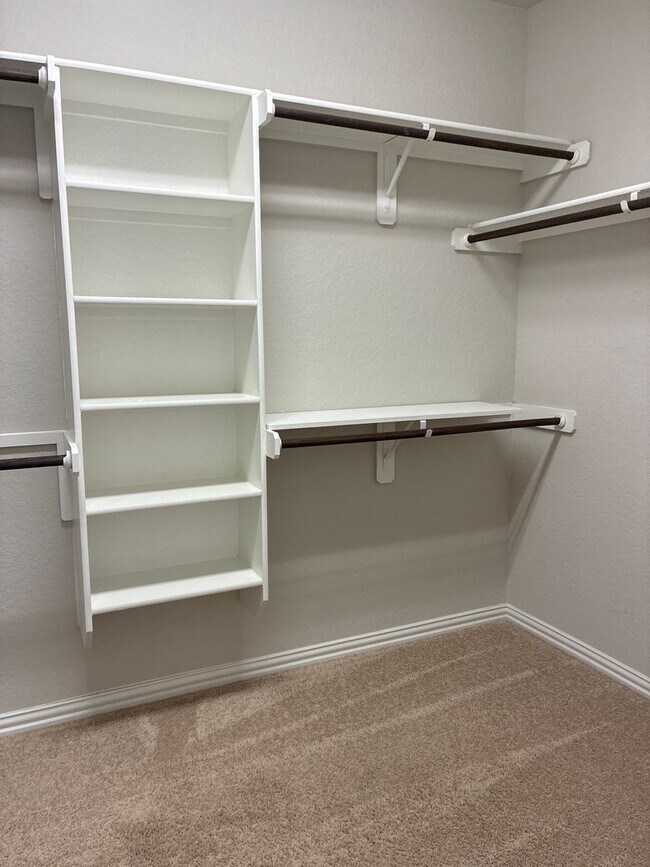 Building Photo - 4BR/3BA House • In-Unit W/D • Attached Garage  • Backyard in San Antonio