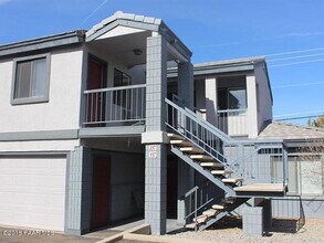 Building Photo - Upstairs Three Bedroom Condo ~ N. Prescott