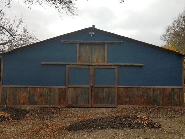 Building Photo - 4101 E 100th Terrace