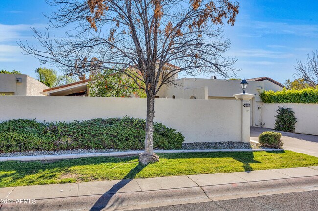 Building Photo - 6833 N 3rd Pl
