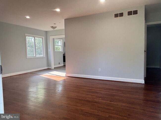 Building Photo - 9103 Wallace Rd