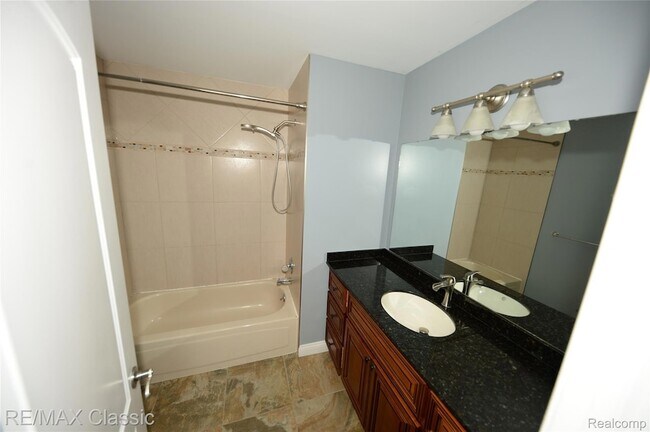 Building Photo - 15450 Ashley Ct