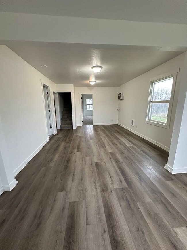 Building Photo - 805 S 5th Ave