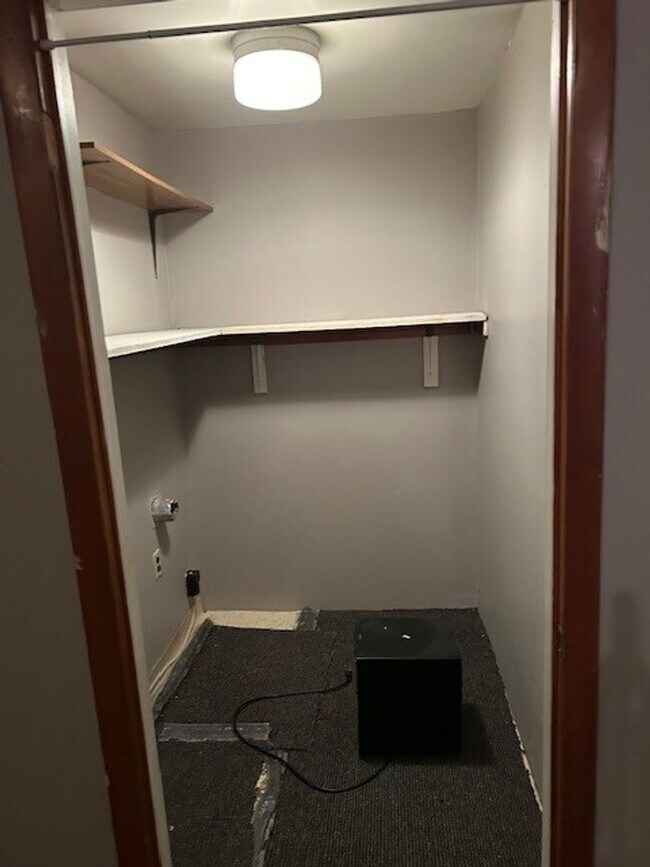 Building Photo - 6 E High St