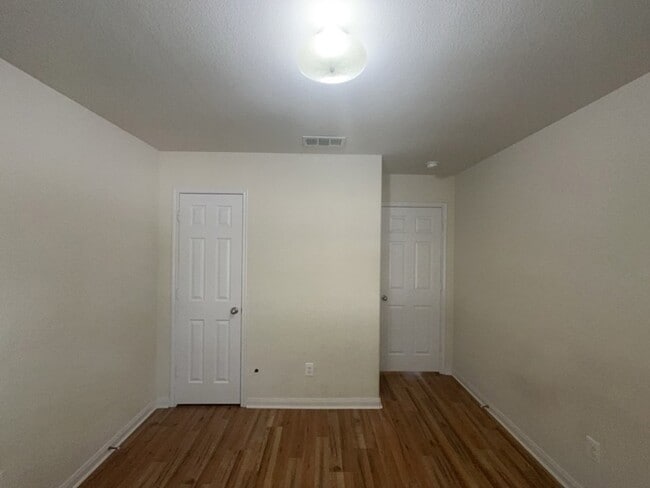 Building Photo - 10009 Iron Ridge Dr