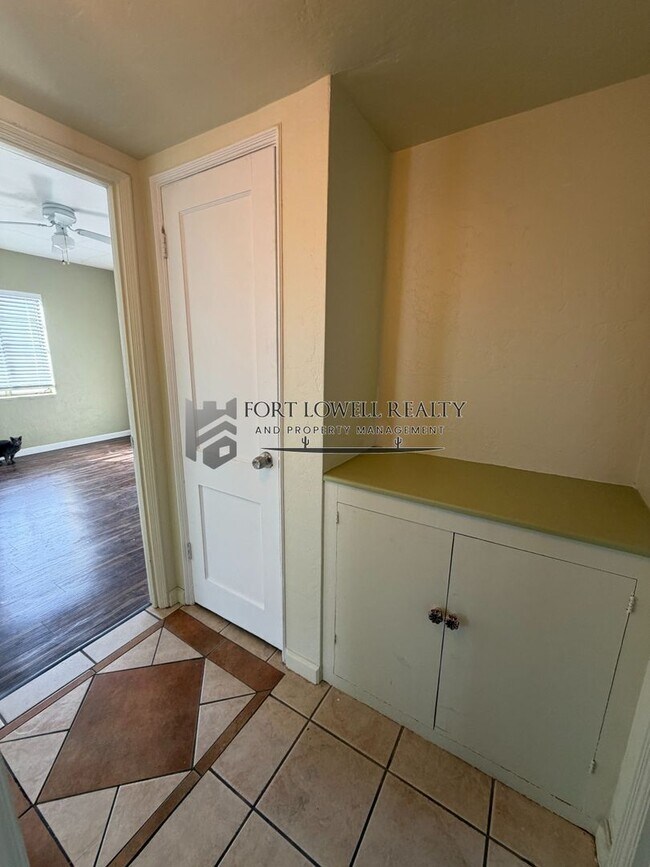 Building Photo - Welcome to this charming 2-bedroom, 1-bathroom + Den!
