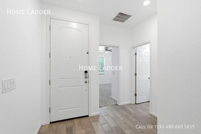Building Photo - 3234 E Dogwood Pl