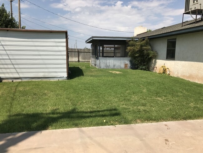 Building Photo - 3 Bedroom, 2 Bath, 2 car garage