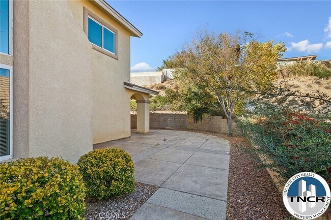 Building Photo - 17998 Vista Point Dr