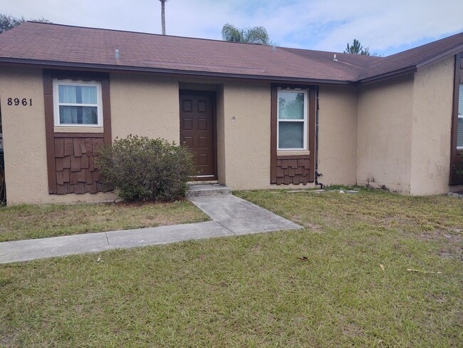 Primary Photo - Charming 2 bedroom with enormous backyard.