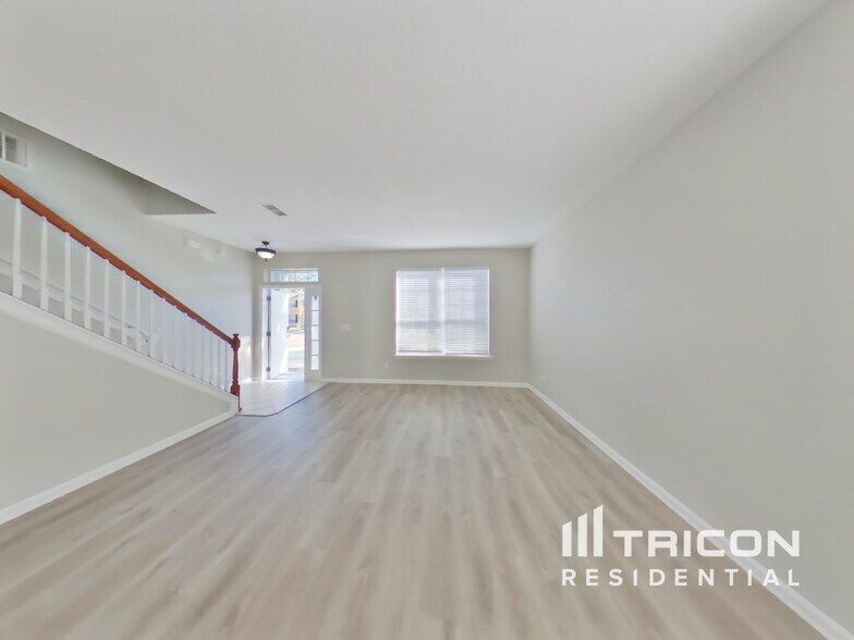 Building Photo - 10818 Birchard Ln