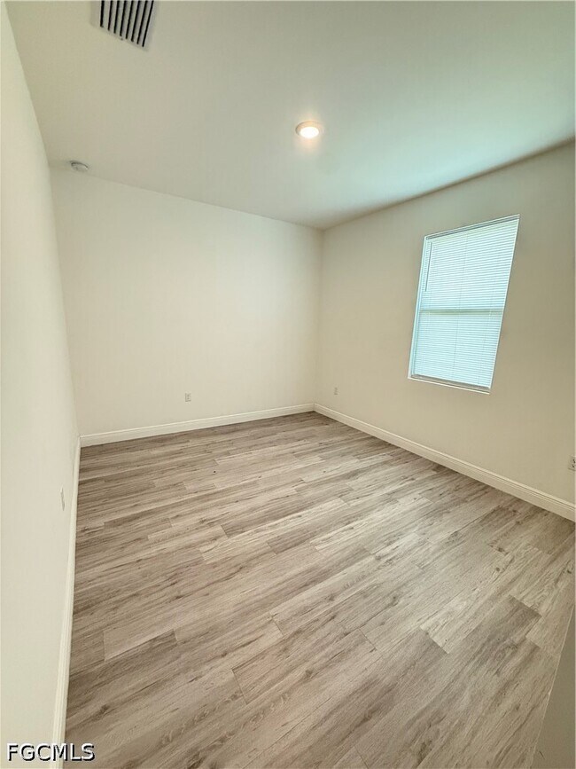 Building Photo - 611 Greenbriar Blvd