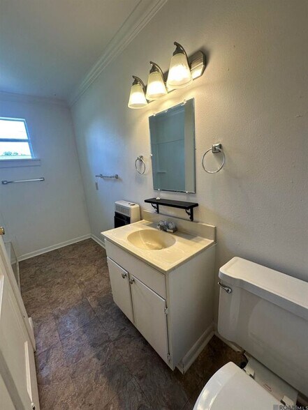 Building Photo - 110 Pine St