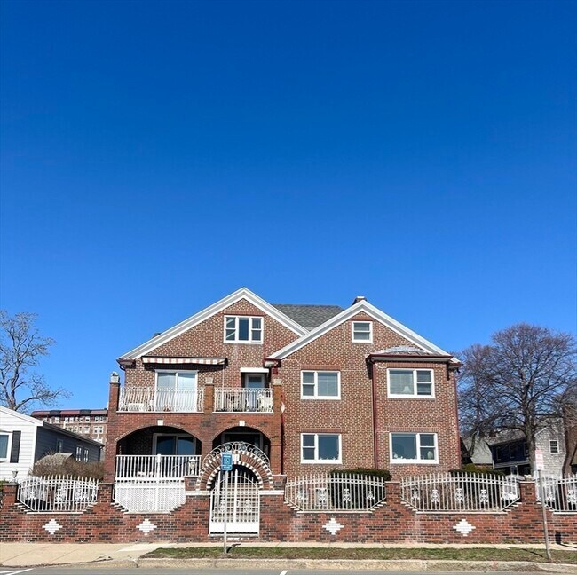 Building Photo - 77 Lynn Shore Dr