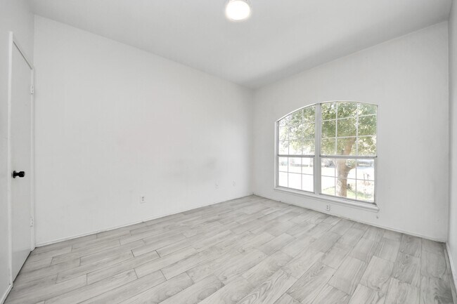 Building Photo - 10217 Teneha Dr