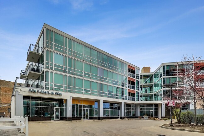 Building Photo - 1624 W Division St