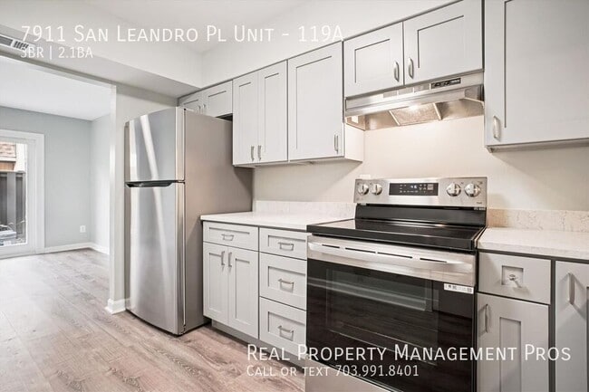 Building Photo - 7911 San Leandro Pl