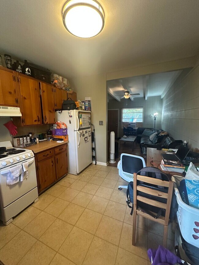 Building Photo - 717 Edgewood St