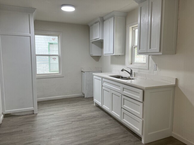 Building Photo - 4203 S Hughes St