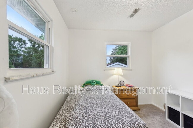 Building Photo - 144 Airport Rd