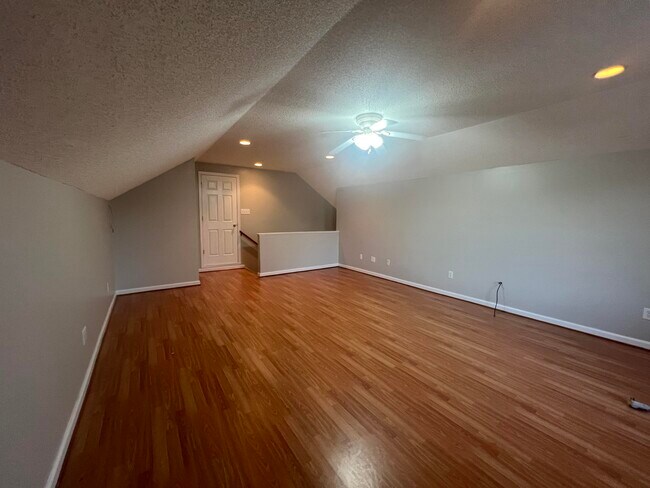 Building Photo - 1240 Inabinet Dr