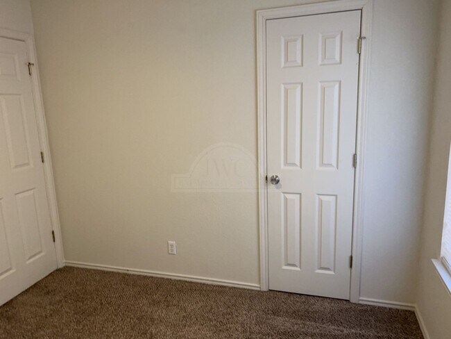 Building Photo - 915 McDaniel Cir