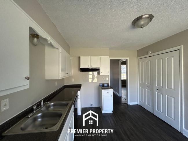Building Photo - 3720 Pembrook Cove