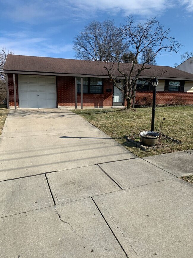 Building Photo - Three Bedroom One and a Half Bath Ranch Home in Delhi