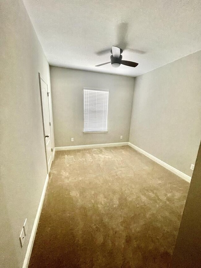 Building Photo - 15621 Honeybell Dr