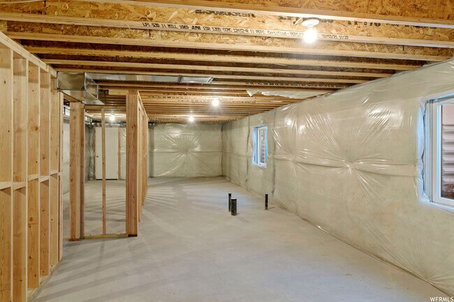 Building Photo - Stunning Home Right on the Golf Course!