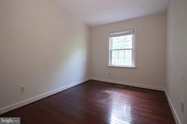 Building Photo - 8027 Merry Oaks Ct