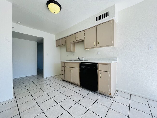 Building Photo - 3807 N 23rd Dr