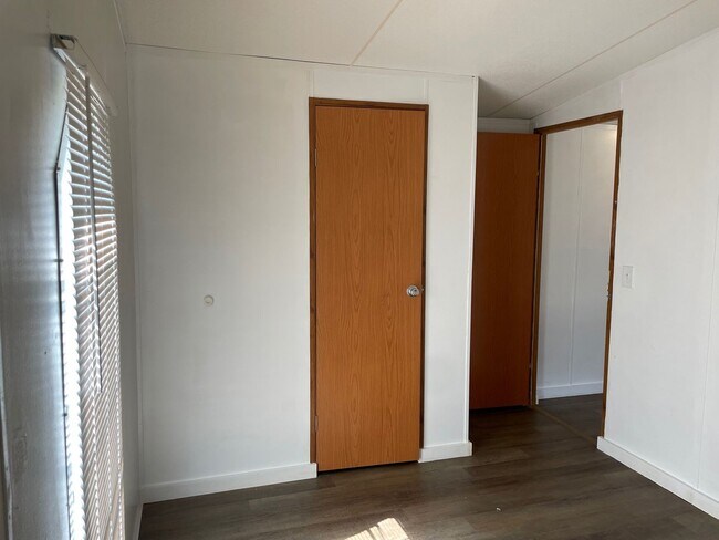 Building Photo - 3 BED, 2 BATH MOBILE HOME