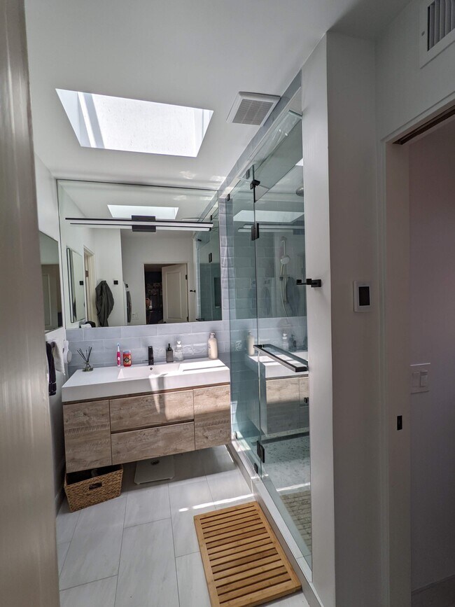 Building Photo - 820 46th St