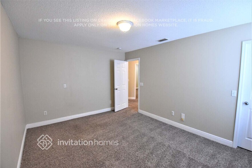 Building Photo - 900 Oak Chase Dr