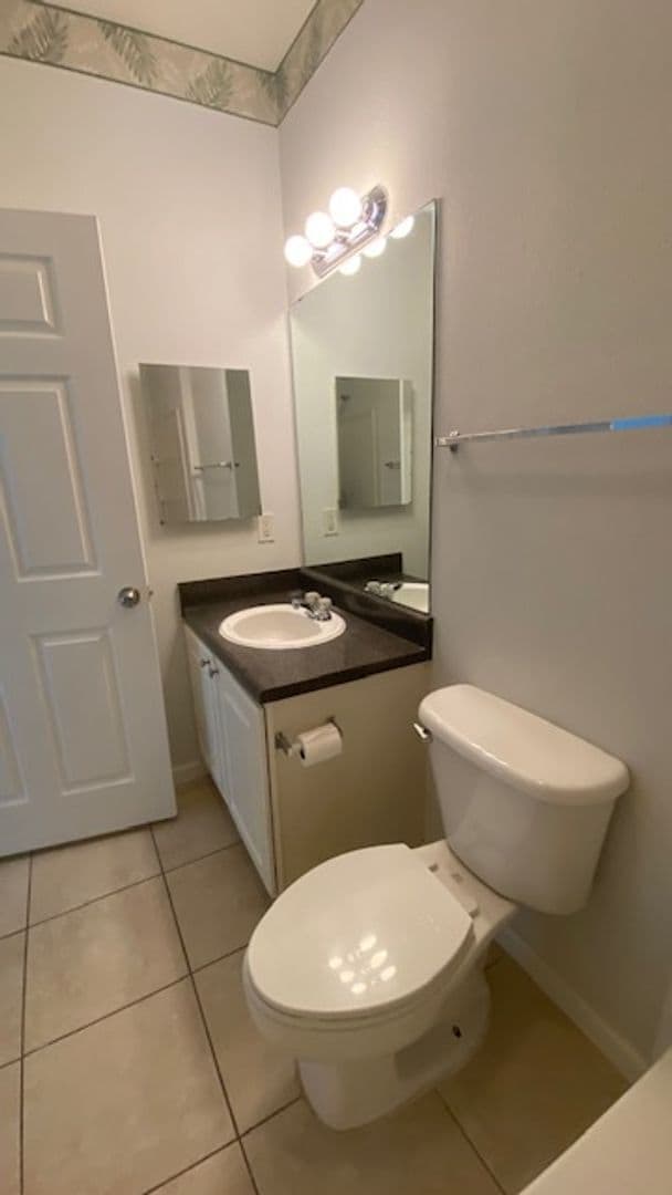 Building Photo - Beautiful Condo Fully Remodeled!! A Must See To Appreciate!!