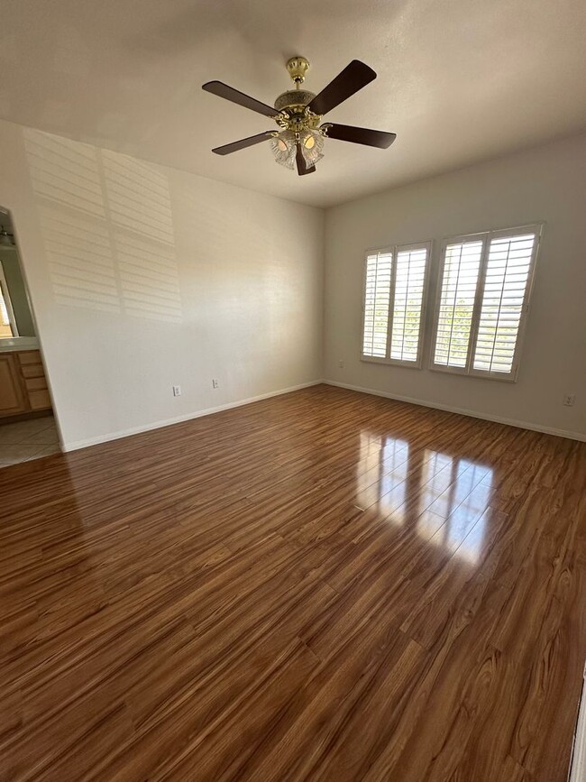 Building Photo - MUST SEE 2 BEDROOM CONDO IN SUMMERLIN!